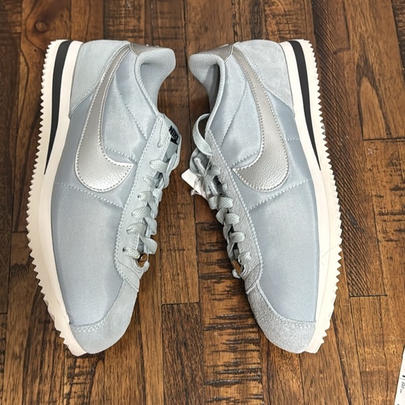 Nike Cortez Sneakers Shoes NWT Sustainable Textile Gray Pumice swoosh silver 8.5 - Picture 8 of 16